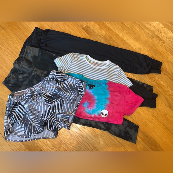 Woman’s Casual-Ware Bundle (M) - Picture 16 of 16